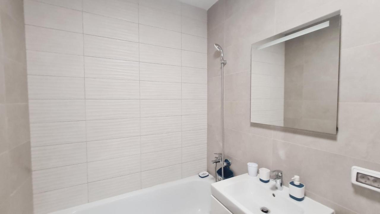 Appartement 5* Luxury Near Avram Iancu Sq New. Private Parking à Cluj-Napoca Extérieur photo